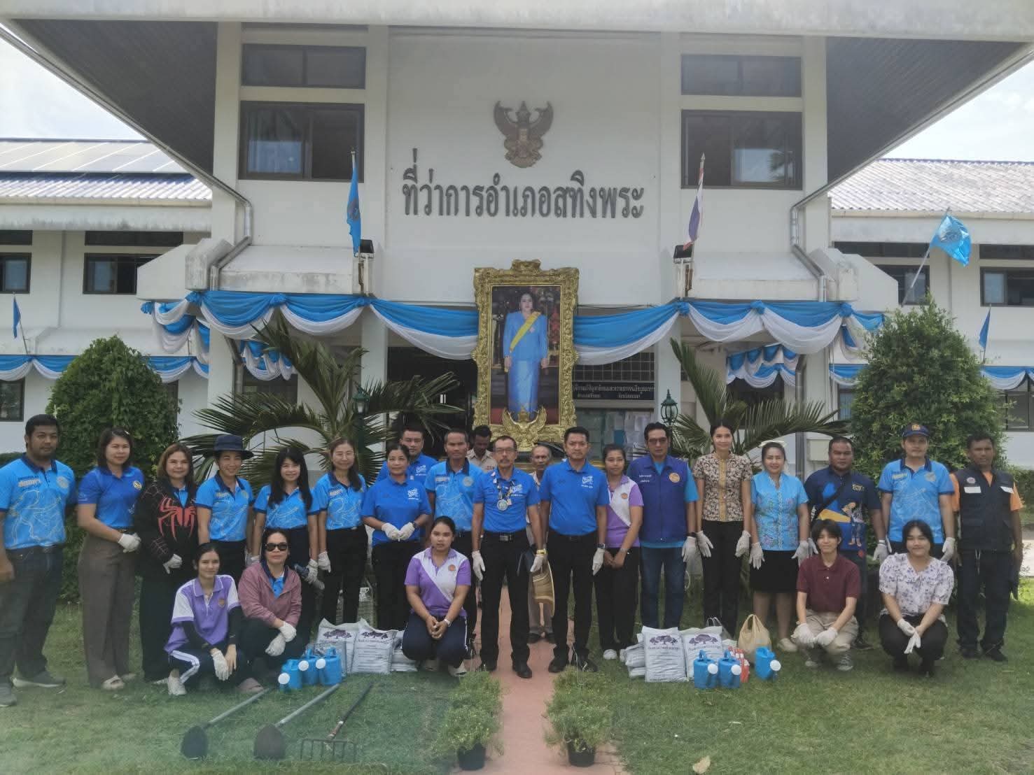 พช.สทิงพระ ร่วมปรับภูมิทัศน์บริเวณรอบที่ว่าการอำเภอสทิงพระ ภายใต้โครงการ "ร้อยไม้ ร้อยใจ สร้างเมือง สวยงามอย่างยั่งยืน"